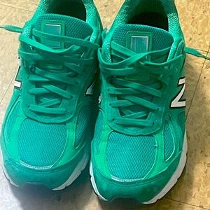 NEW BALANCE 990 V4